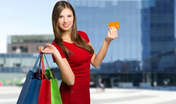 Mujer sosteniendo bolsas de compras — Foto de Stock