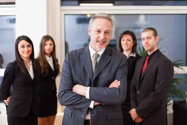 Leader di fronte alla sua squadra — Foto Stock