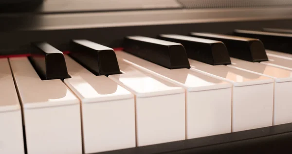 Modern piano keyboard — Stock Photo, Image