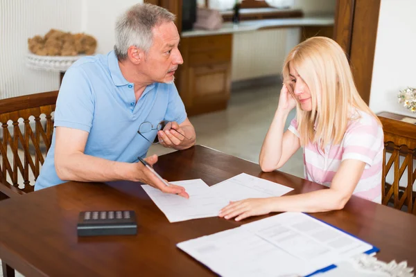 Couple calculating their expenses — Stock Photo, Image