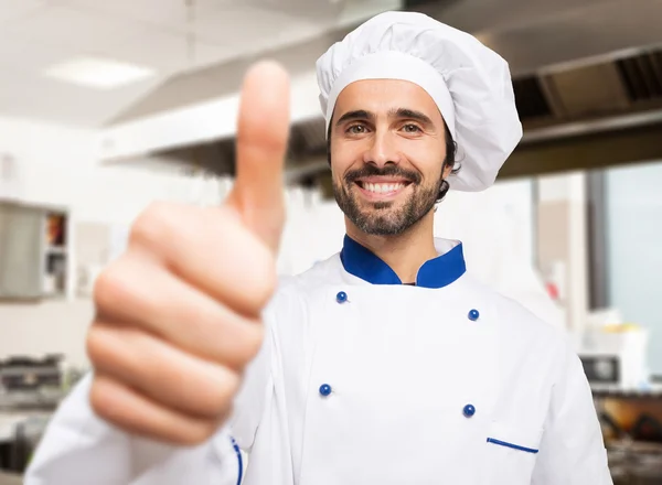 Chef-kok geven duimen omhoog — Stockfoto