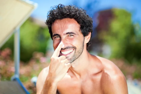 Hombre sonriente guapo — Foto de Stock