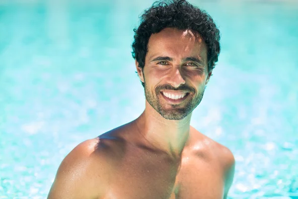 Hombre relajándose en el agua —  Fotos de Stock