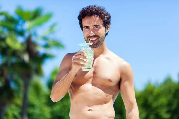 Man drinking a cocktail — Stock Photo, Image