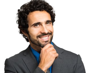 düşünceli gülümseyen adam