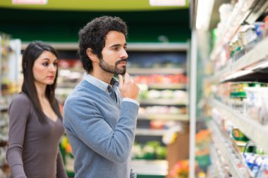 süpermarket gıda seçimi Çift