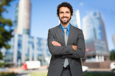 yakışıklı işadamı açık