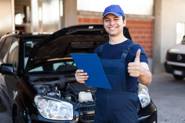 Mechanic giving thumbs up — Stock Photo, Image