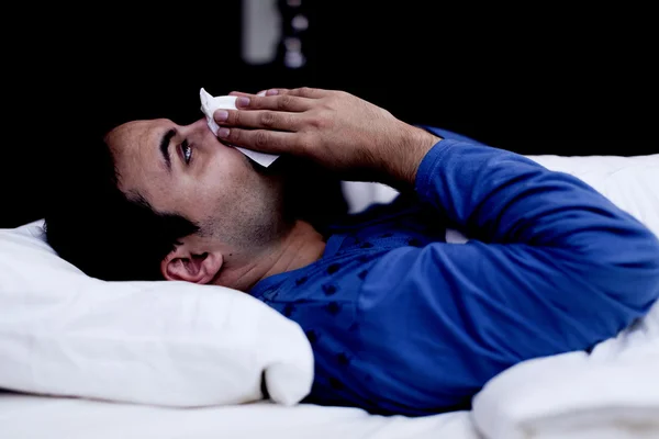 Ill man blowing his nose — Stock Photo, Image