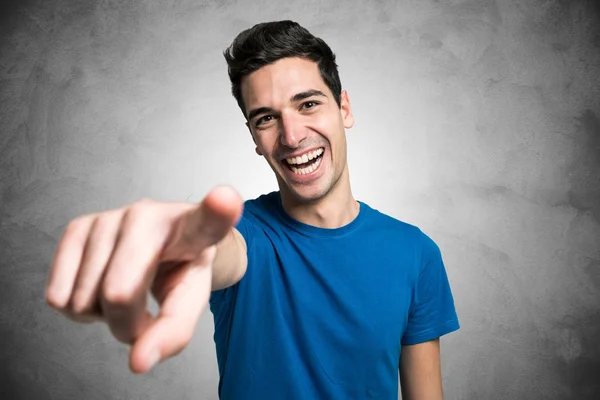Mann zeigt mit dem Finger auf dich — Stockfoto