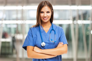 gülümseyen kadın doktor