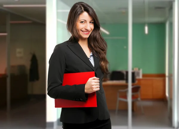 Businesswoman holding clipboard — Stock Photo, Image