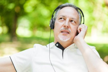 Adam Park müzik dinleme