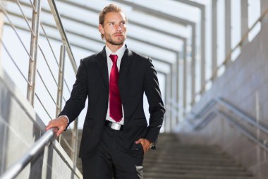 merdivenlerde yürüyen Yöneticisi