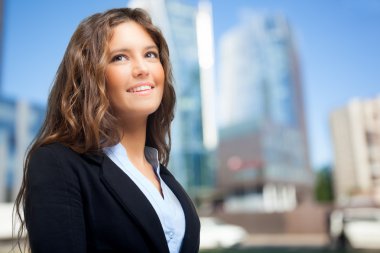 kadın modern kentsel ortamda