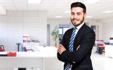 Ofiste yakışıklı Yöneticisi