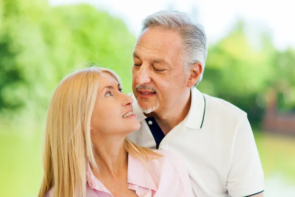 Happy mature couple outdoors — Stock Photo, Image