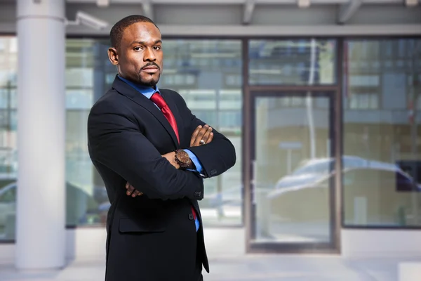 Negro hombre de negocios al aire libre — Foto de Stock