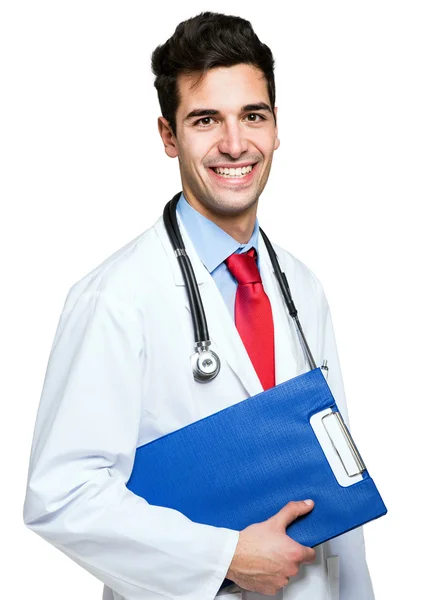 Médico sorridente segurando uma área de transferência — Fotografia de Stock