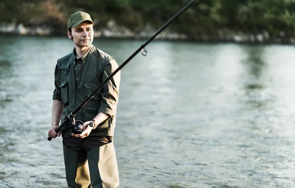 川での釣りの漁師 — ストック写真
