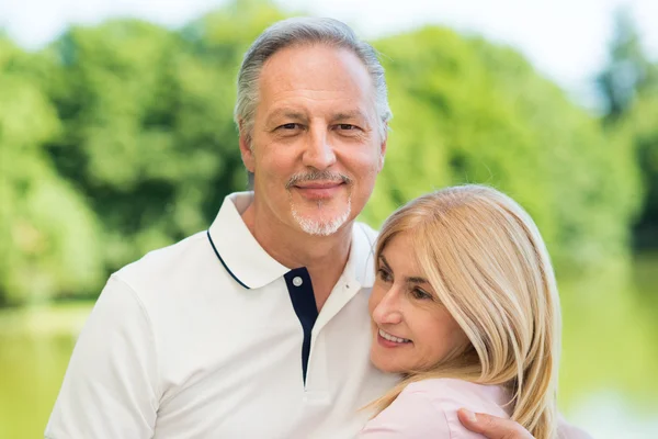 Happy mature couple in park — Stock Photo, Image