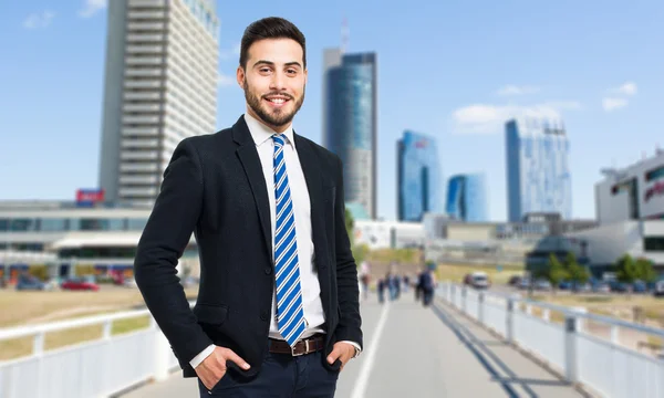 Lachende zakenman buiten — Stockfoto