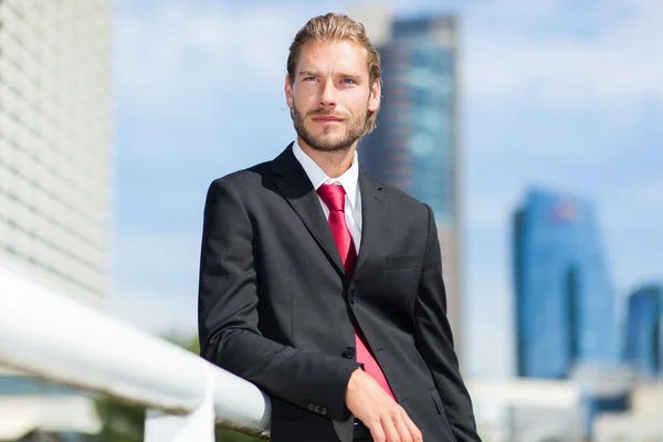 Young businessman outdoor — Stock Photo, Image