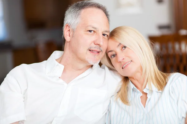 Mature couple in their home — Stock Photo, Image