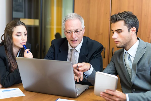 Empresarios en el trabajo — Foto de Stock