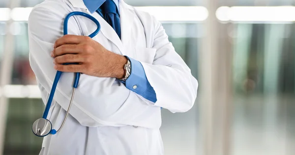 Bir hastanede erkek doktor