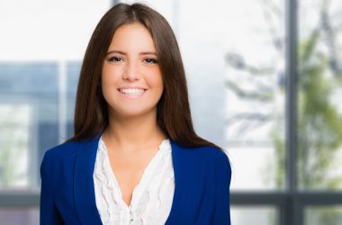 genç kadın işçiye