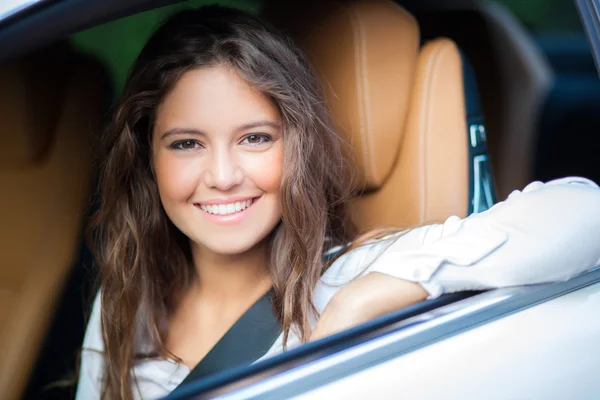 Young woman driving car — Stock Photo, Image