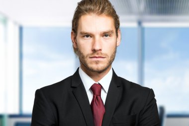 ofis yakışıklı işadamı