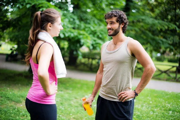 Paar praten na een training — Stockfoto