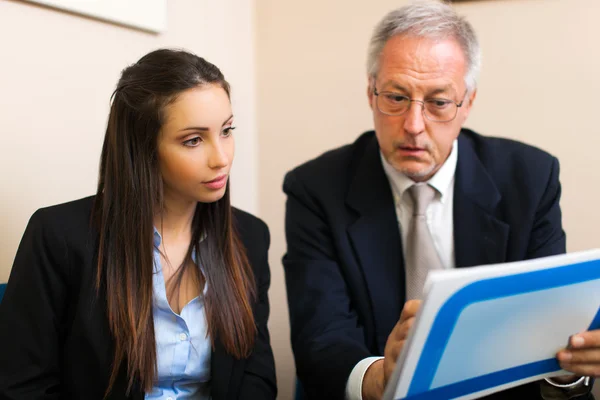 Geschäftsleute bei der Arbeit — Stockfoto