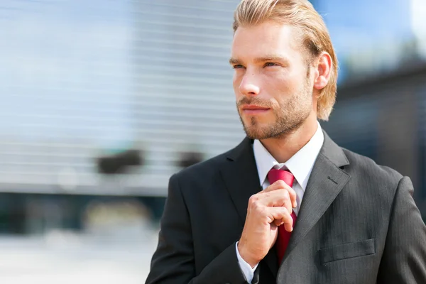 Businessman in a business environment — Stock Photo, Image