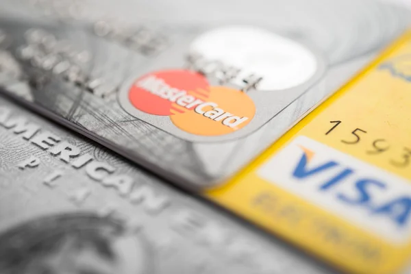 Кредитные и дебетовые карты — стоковое фото
