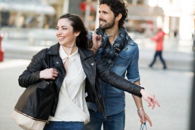 bir şehirde yürüme Çift