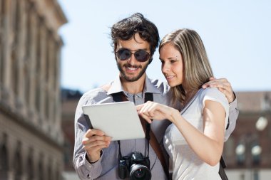 turistler tablet kullanma