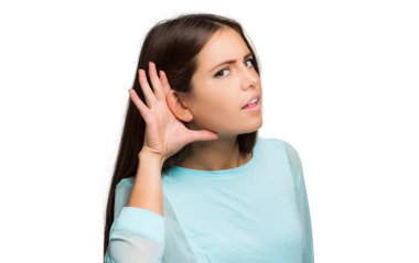 kadın bir şey dinlemek çalışıyor