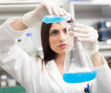 İşyerinde kadın araştırmacı