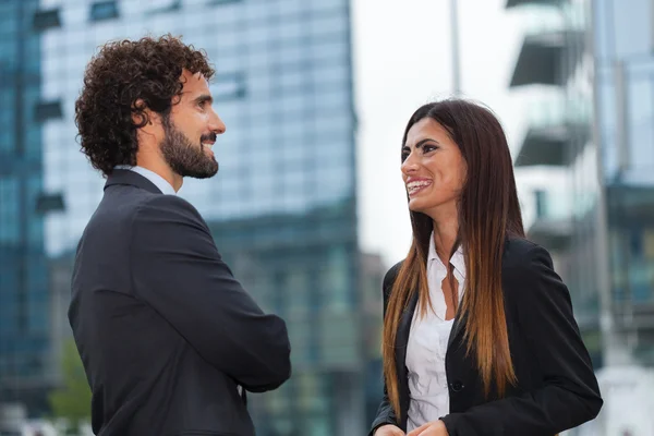 Colegas hablando al aire libre — Foto de Stock