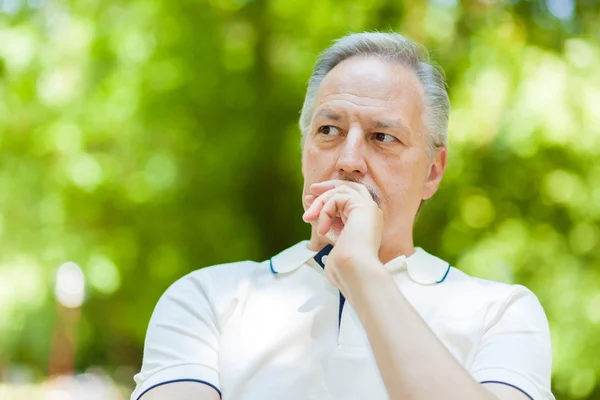 Mature man relaxing in park — Stock Photo, Image