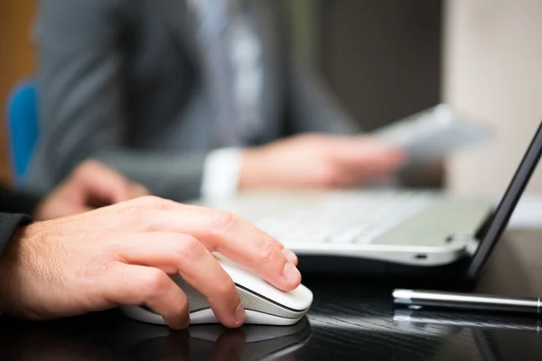 Businessman using his laptop — Stock Photo, Image