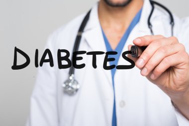 Doktor diyabet kelimeyi yazmaya