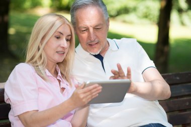 Olgun çift tablet kullanma