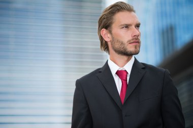 bir iş ortamında iş adamı