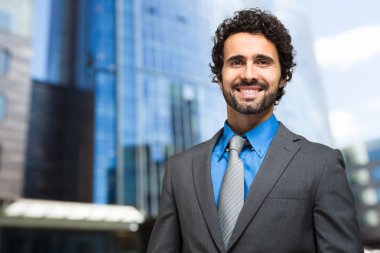 gülümseyen işadamı açık