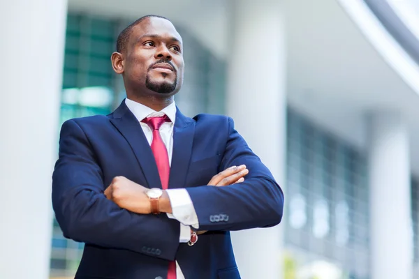 Africano empresario al aire libre — Foto de Stock