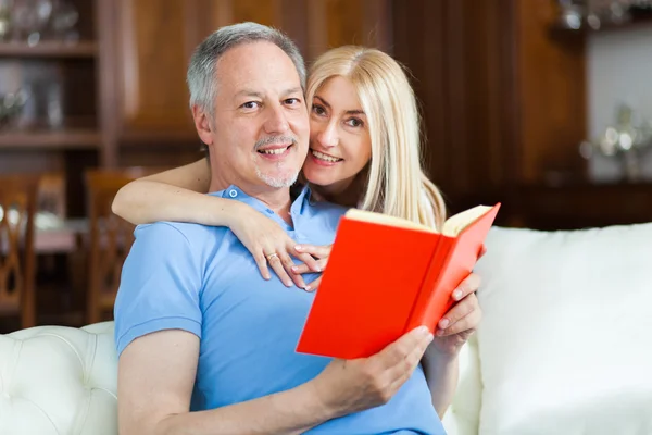 Mature couple reading a book — Stock Photo, Image